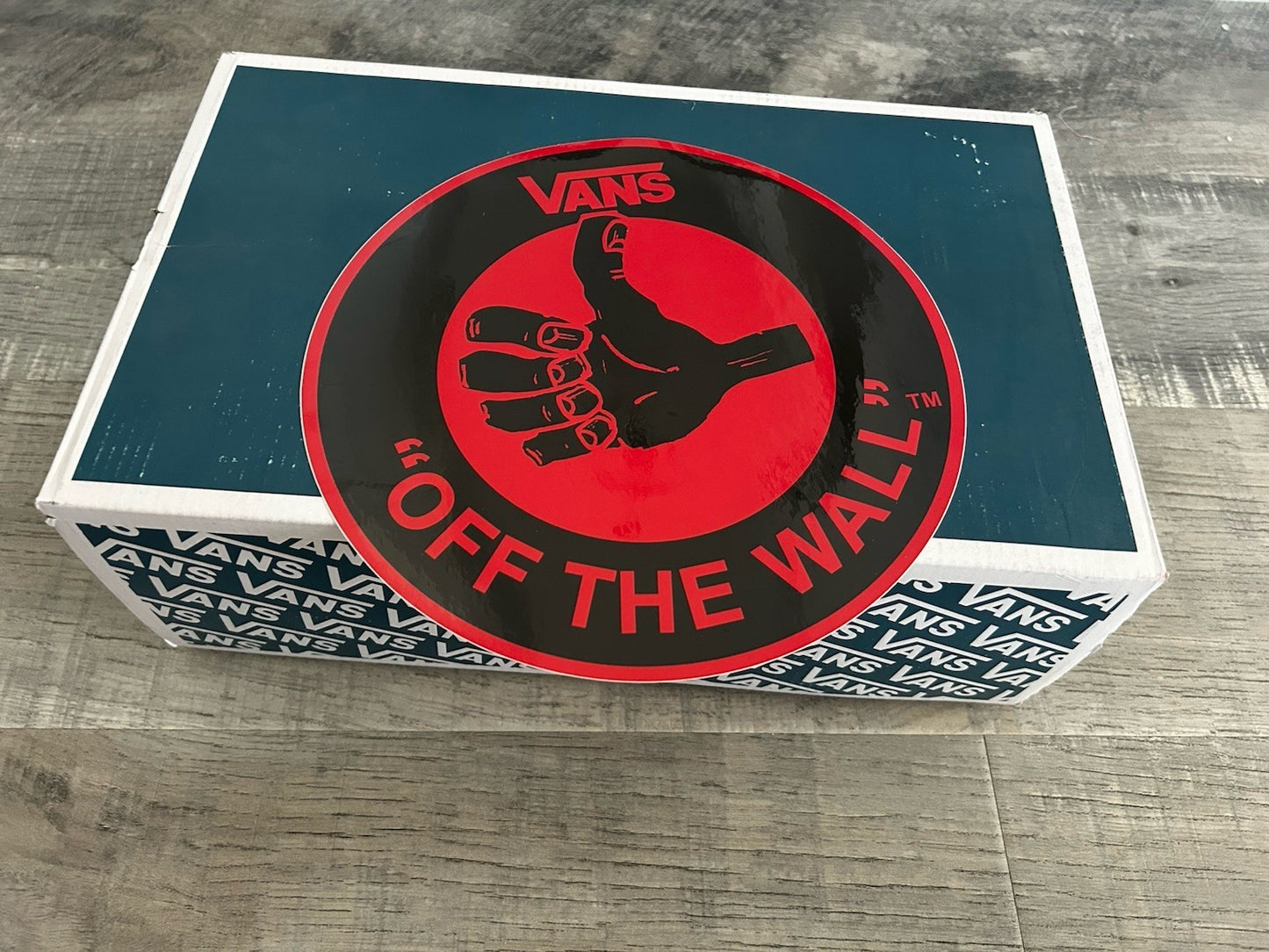 Size 9 VANS Vault Sk8-Hi LX New In Box Team Vans Sticker 8” Volcom Bones Cruz LA