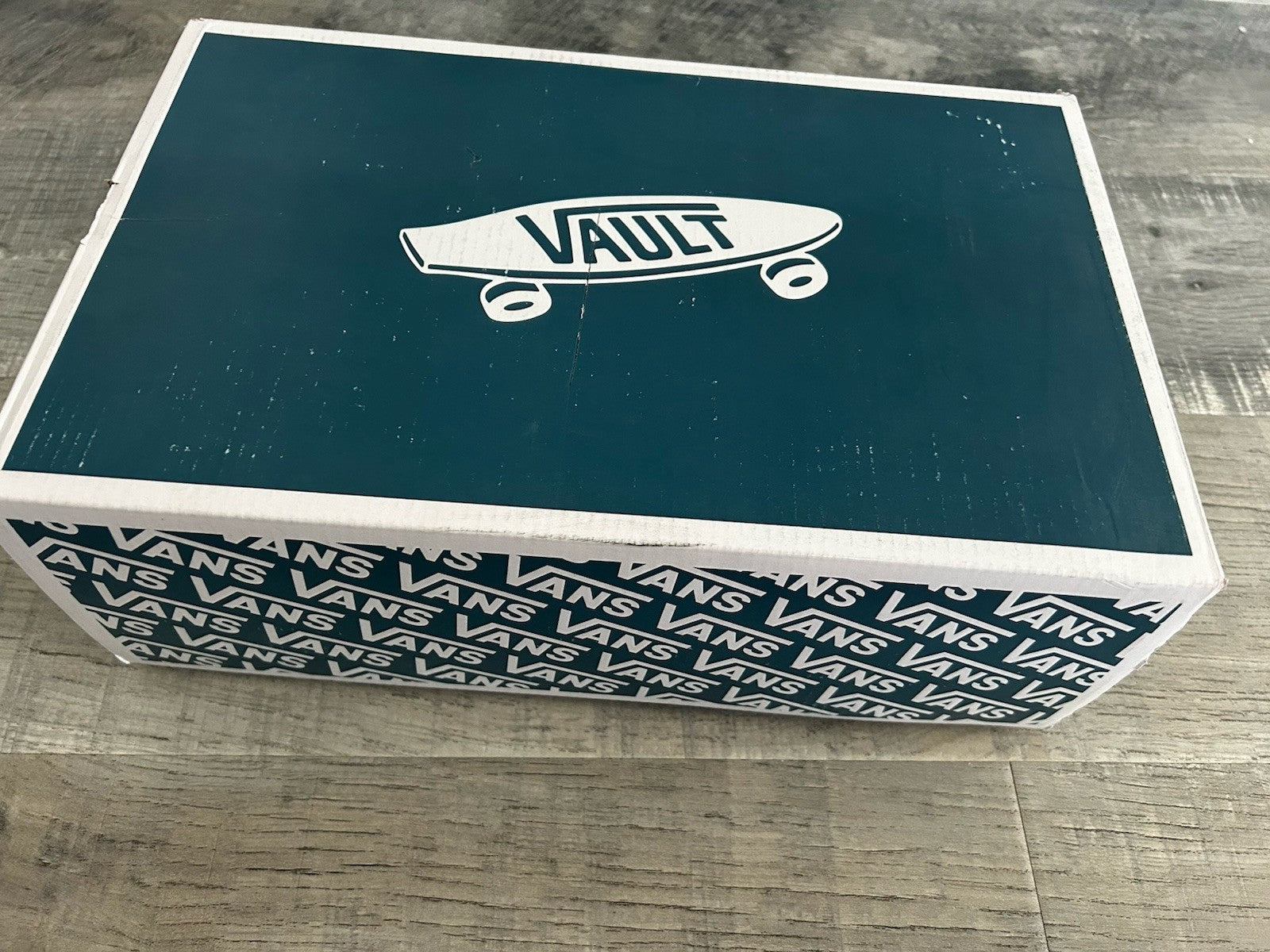 Size 9 VANS Vault Sk8-Hi LX New In Box Team Vans Sticker 8” Volcom Bones Cruz LA