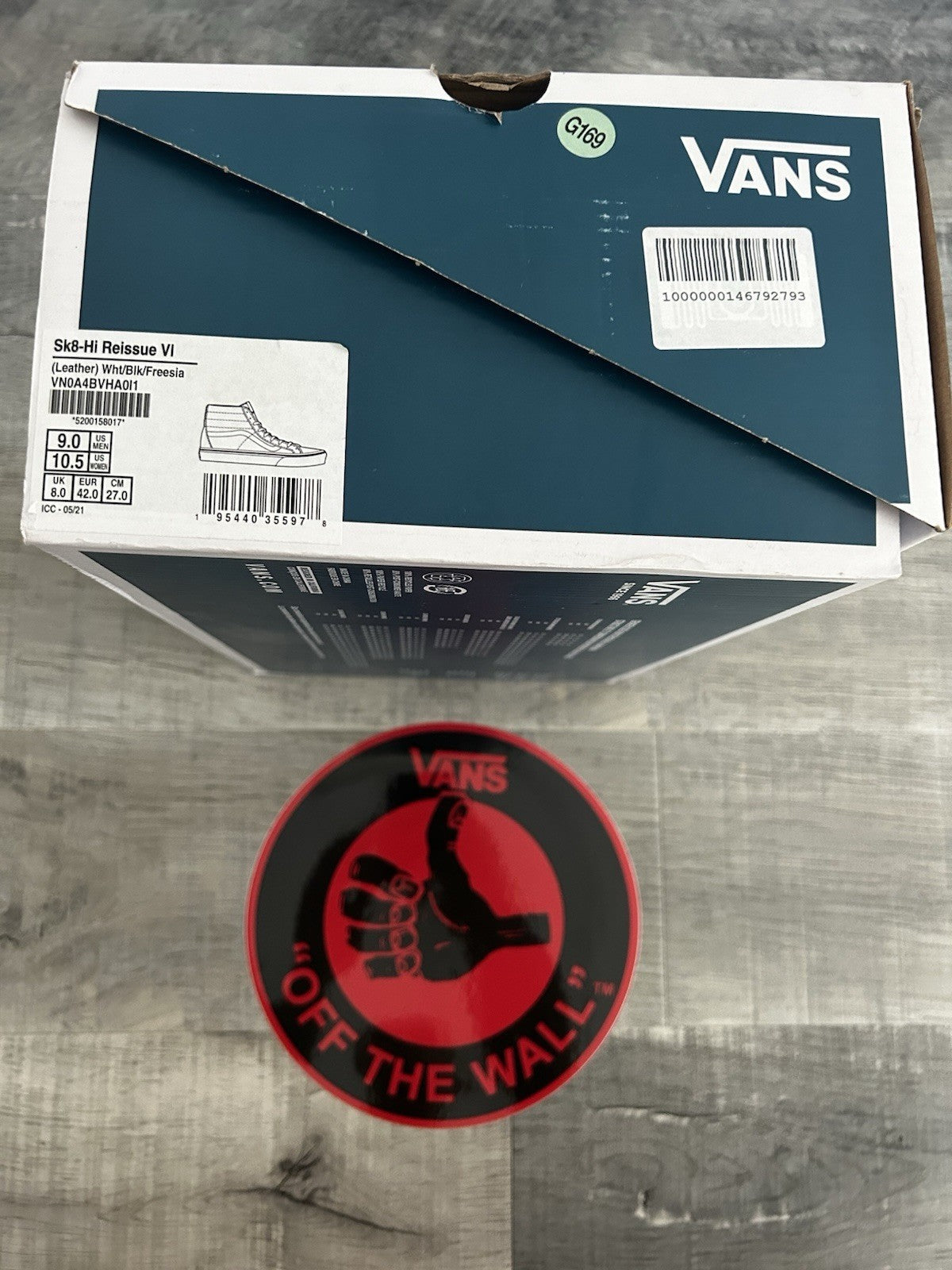 Size 9 VANS Vault Sk8-Hi LX New In Box Team Vans Sticker 8” Volcom Bones Cruz LA